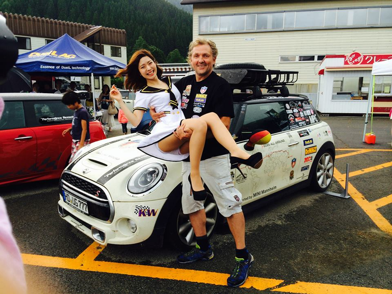 Illustration for article titled These two crazy Germans just drove a MINI Cooper AROUND THE WORLD